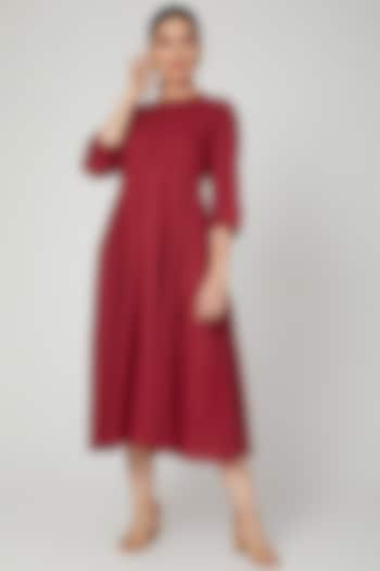 Maroon Dress With Potli Work Detailing by THE LABEL UNTOLD at Pernia's Pop Up Shop