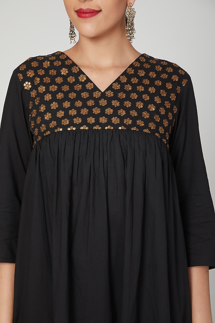 Black Hand Embroidered Kurta With Pants by THE LABEL UNTOLD at Pernia's Pop Up Shop