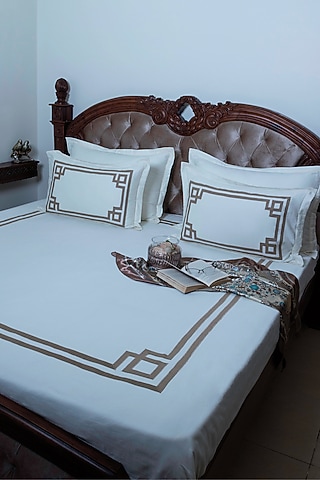 Off-White Pure Cotton Bedsheet Set by The Luxury Store