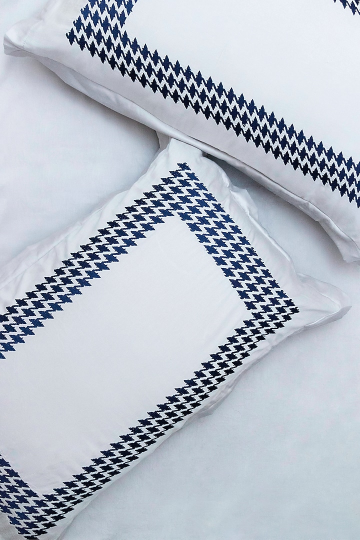 White Cotton Houndstooth Pattern Bed Sheet Set by The Luxury Store
