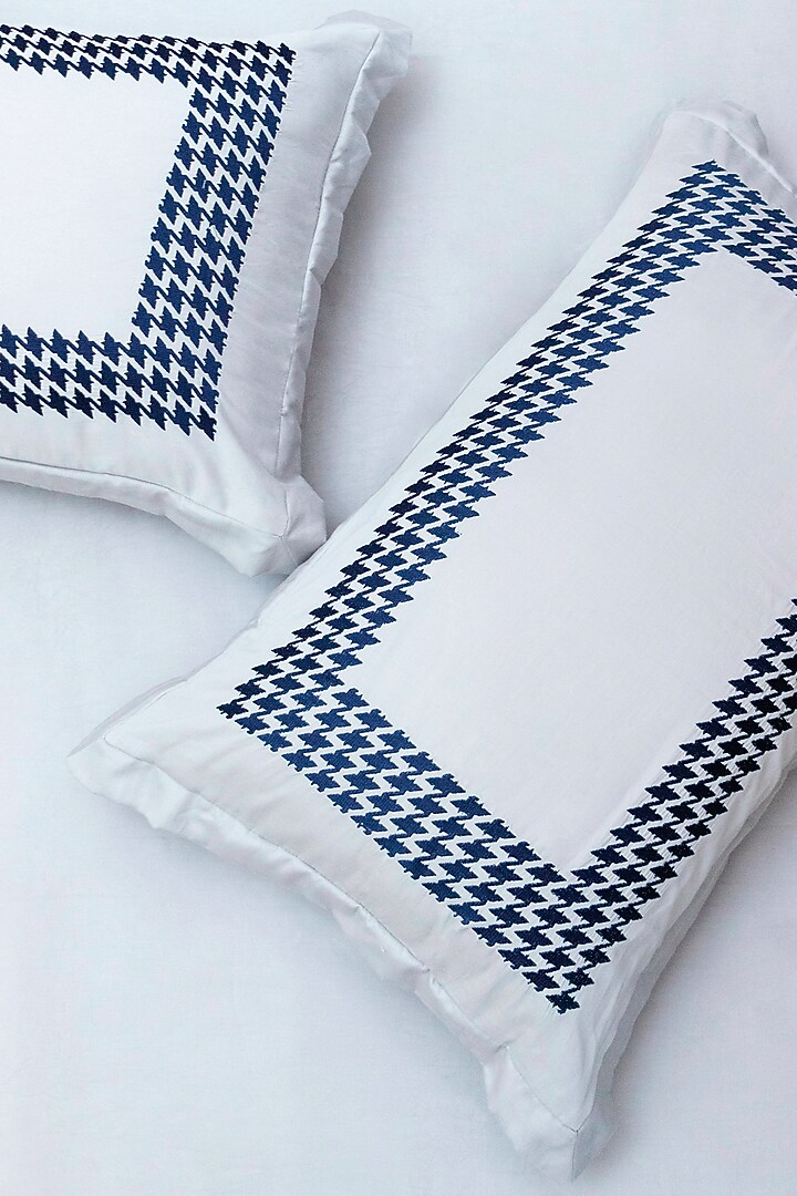 White Cotton Houndstooth Pattern Bed Sheet Set by The Luxury Store at Pernia's Pop Up Shop