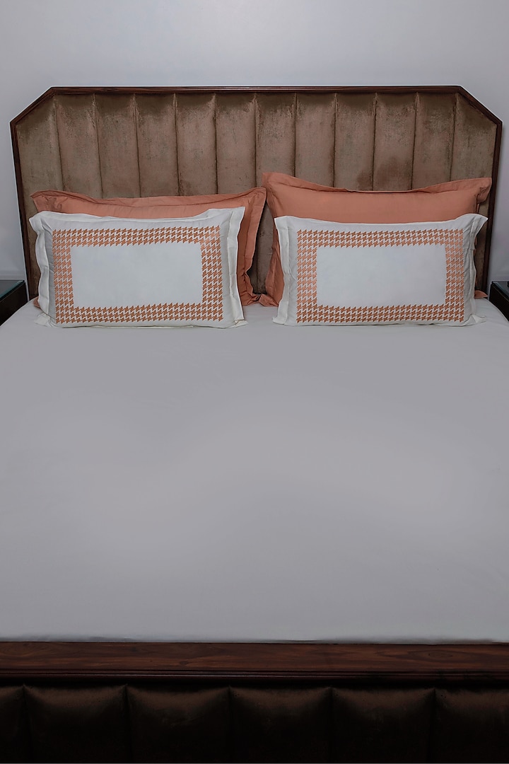 White Cotton Houndstooth Pattern Bed Sheet Set by The Luxury Store