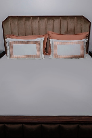 White Cotton Houndstooth Pattern Bed Sheet Set by The Luxury Store