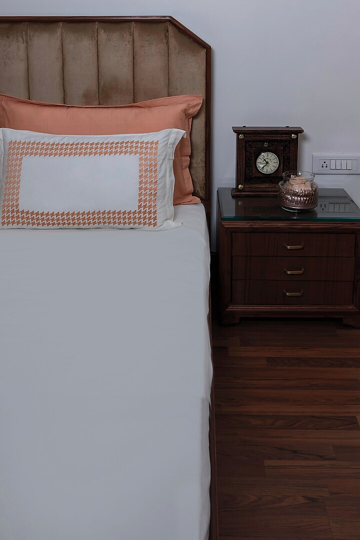 White Cotton Houndstooth Pattern Bed Sheet Set by The Luxury Store at Pernia's Pop Up Shop