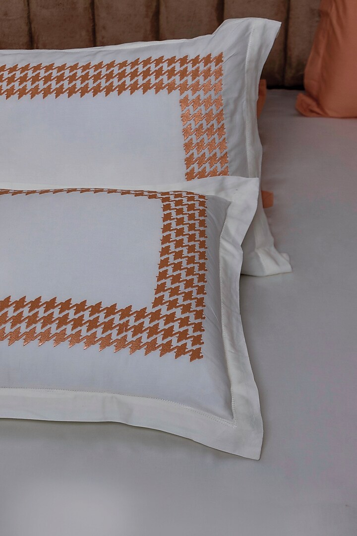 White Cotton Houndstooth Pattern Bed Sheet Set by The Luxury Store at Pernia's Pop Up Shop