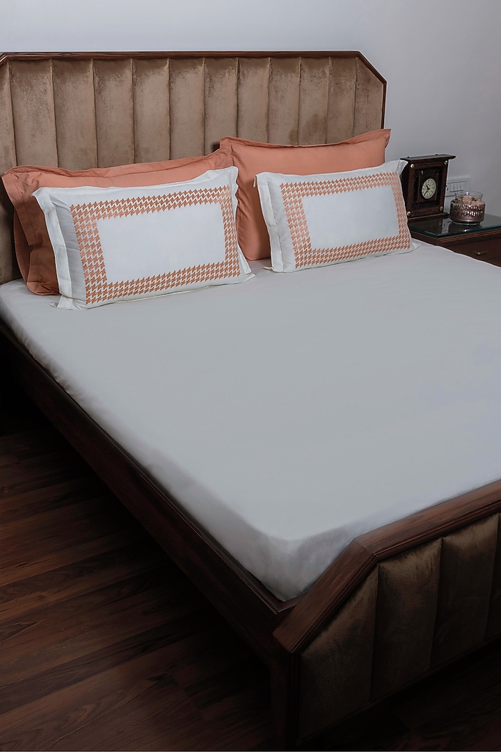 White Cotton Houndstooth Pattern Bed Sheet Set by The Luxury Store at Pernia's Pop Up Shop