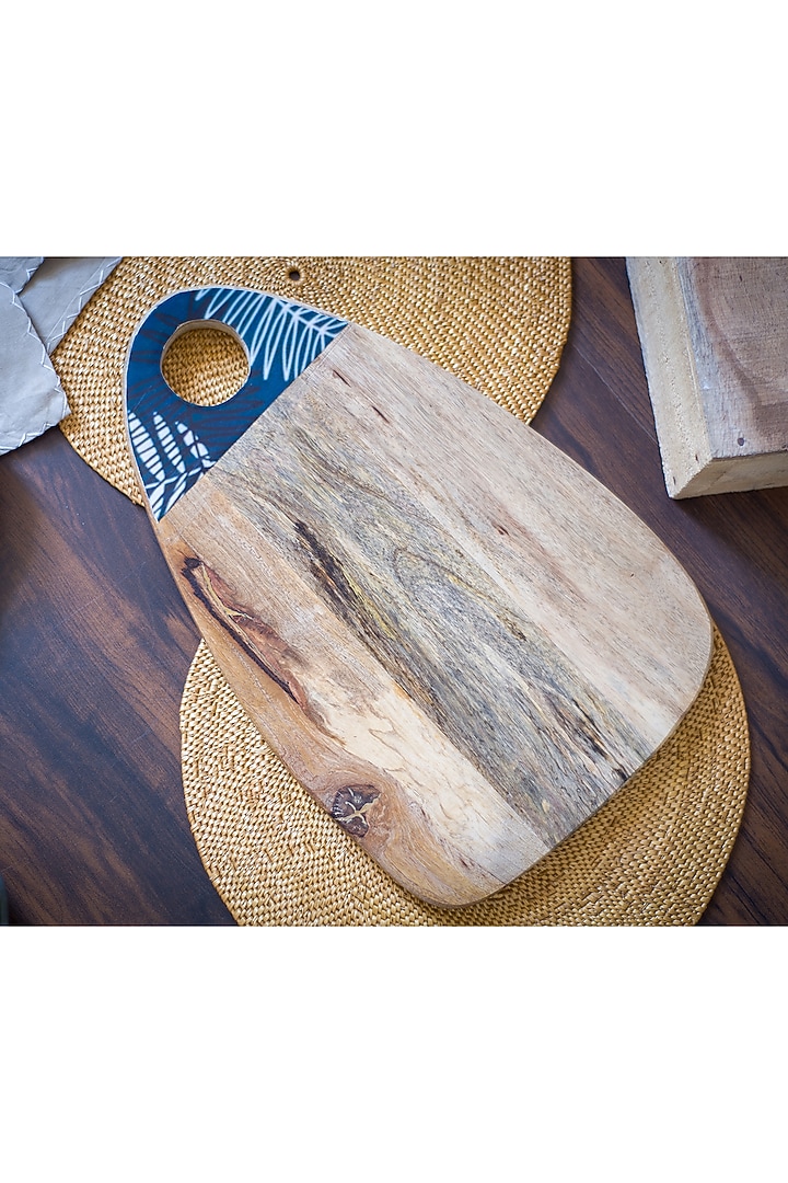 Brown Platter In Mango Wood by The Modern Storey at Pernia's Pop Up Shop