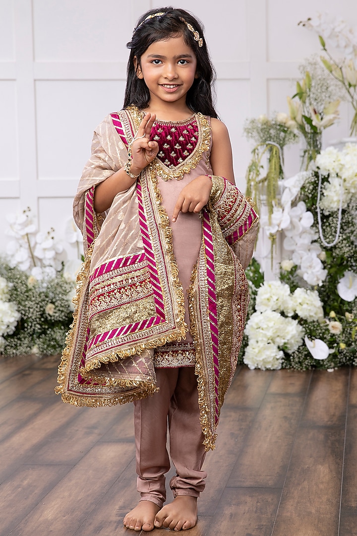Blush Pink Velvet Embroidered Kurta Set For Girls by Tinsel Kids at Pernia's Pop Up Shop