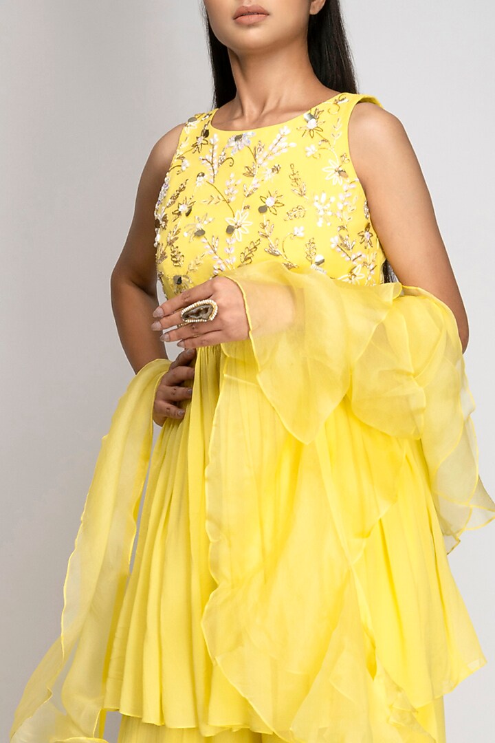 Lemon Yellow Embroidered Kurta Set by TOJ by Akanksha and Akriti at Pernia's Pop Up Shop