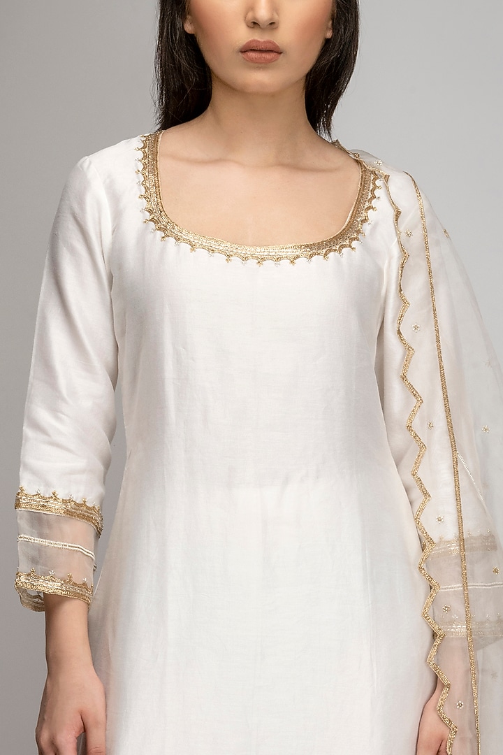 White Embroidered Kurta Set by TOJ by Akanksha and Akriti at Pernia's Pop Up Shop