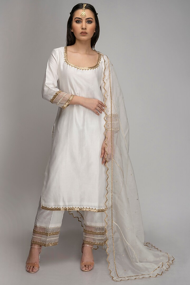 White Embroidered Kurta Set by TOJ by Akanksha and Akriti at Pernia's Pop Up Shop