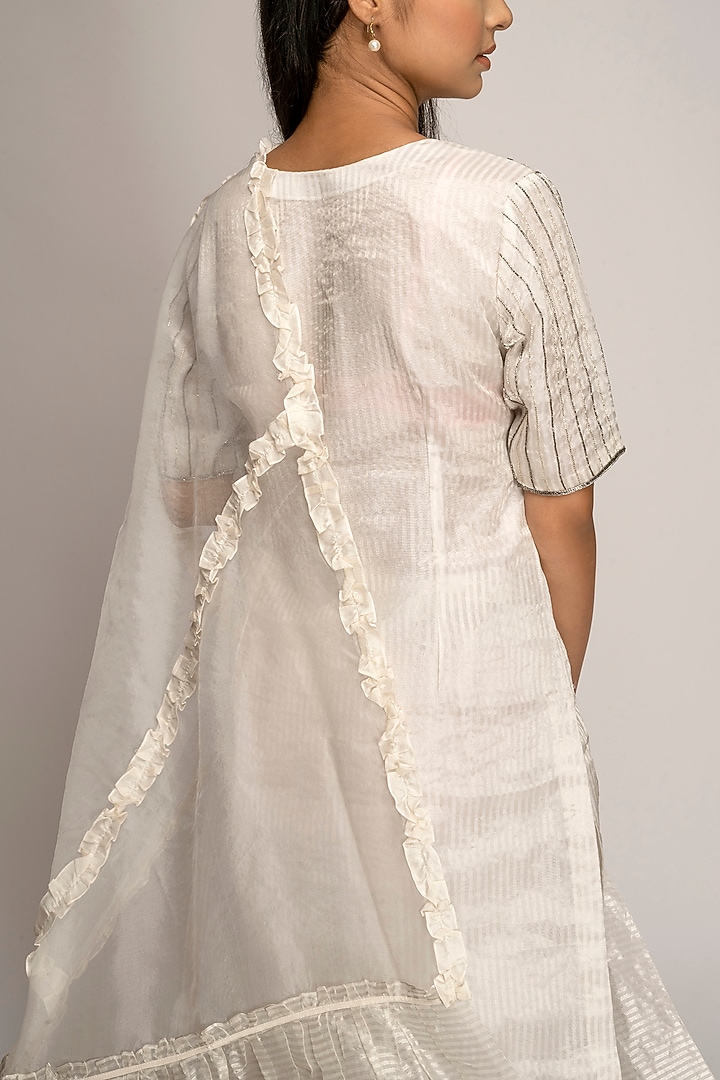 White Silk Embroidered Kurta Set by TOJ by Akanksha and Akriti at Pernia's Pop Up Shop