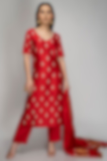 Red Embroidered Kurta Set by TOJ by Akanksha and Akriti at Pernia's Pop Up Shop