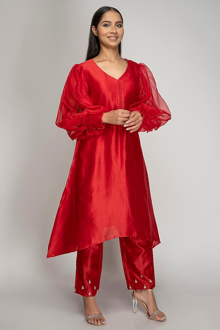 Red Embroidered Kurta Set by TOJ by Akanksha and Akriti at Pernia's Pop Up Shop