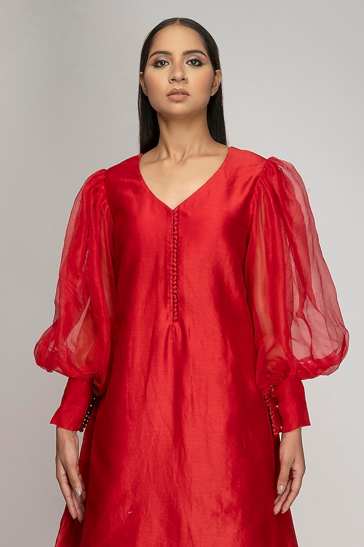 Red Embroidered Kurta Set by TOJ by Akanksha and Akriti at Pernia's Pop Up Shop