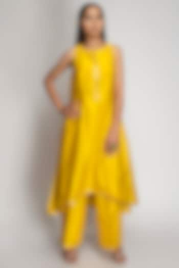 Mustard Chanderi Kurta Set by TOJ by Akanksha and Akriti at Pernia's Pop Up Shop