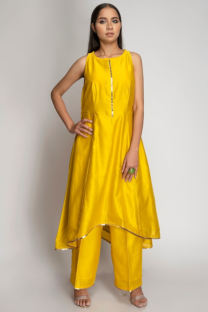 Mustard Chanderi Kurta Set by TOJ by Akanksha and Akriti at Pernia's Pop Up Shop