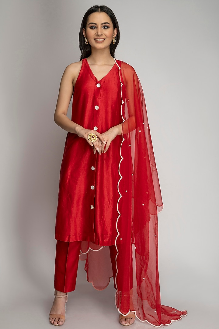 Red Chanderi Silk Kurta Set by TOJ by Akanksha and Akriti
