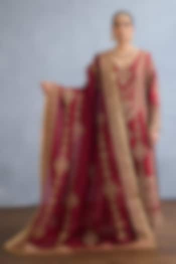 Red Jeni Silk Embroidered Kurta Set by Torani at Pernia's Pop Up Shop