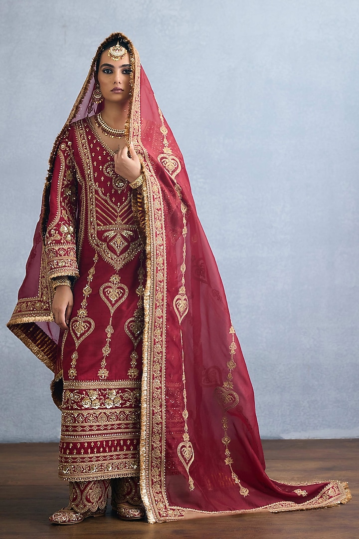 Red Jeni Silk Embroidered Kurta Set by Torani at Pernia's Pop Up Shop