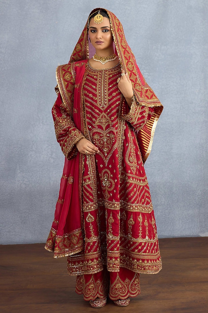 Red Jeni Silk Embroidered Kurta Set by Torani at Pernia's Pop Up Shop
