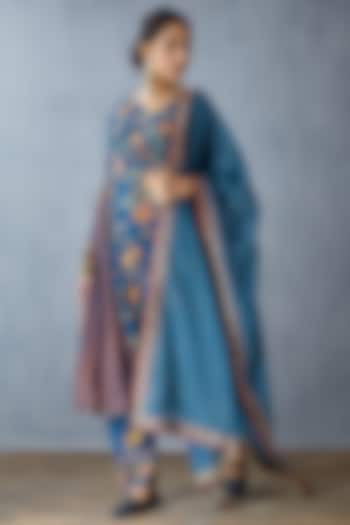 Blue Handwoven Chanderi Dupatta by TORANI at Pernia's Pop Up Shop