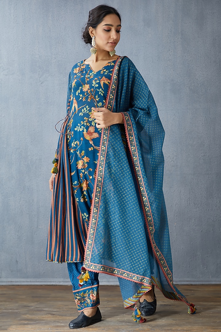 Blue Handwoven Chanderi Dupatta by TORANI at Pernia's Pop Up Shop