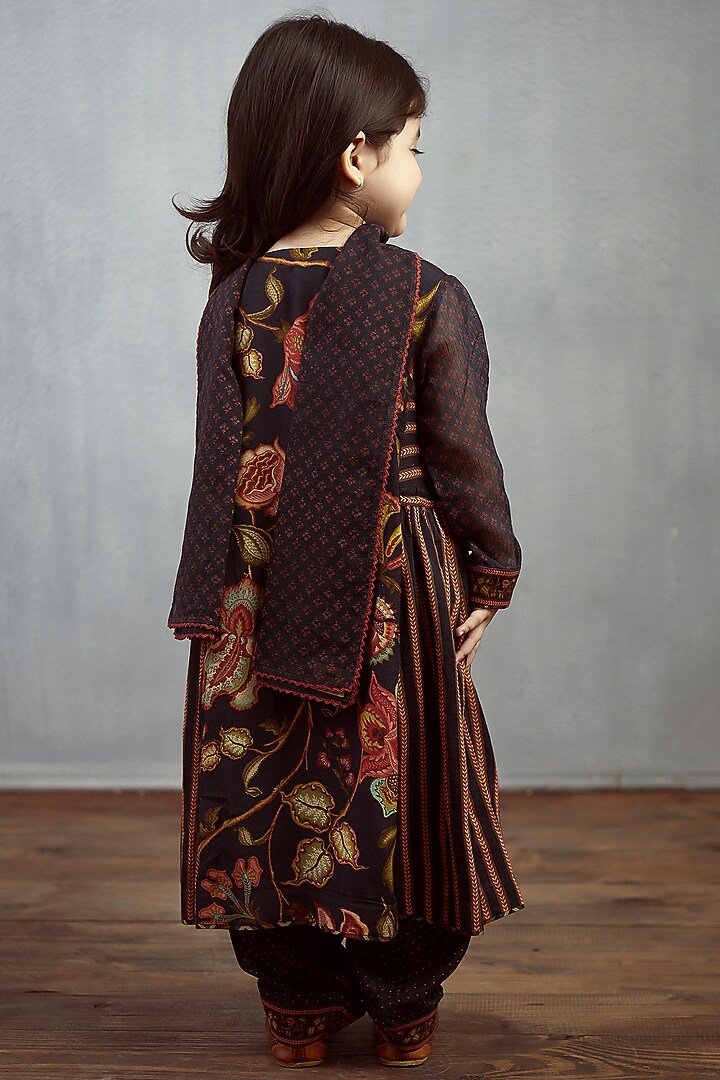 Black Printed Kurta Set For Girls by Torani Kids at Pernia's Pop Up Shop