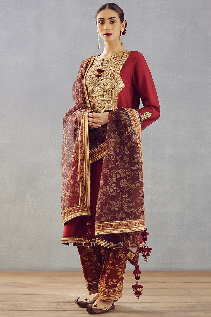 Burgundy Handwoven Chanderi Embroidered Kurta Set by TORANI at Pernia's Pop Up Shop