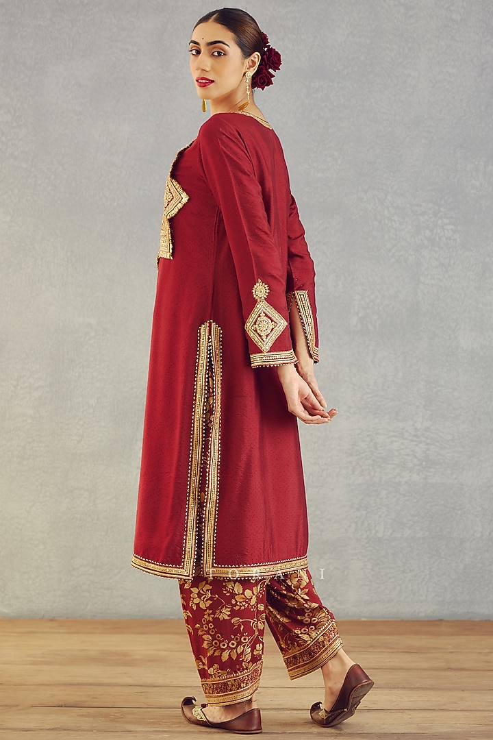 Burgundy Handwoven Chanderi Embroidered Kurta Set by TORANI at Pernia's Pop Up Shop