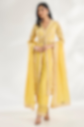 Light Yellow Jeni Silk & Organza Dori Embroidered Kurta Set by TORANI at Pernia's Pop Up Shop