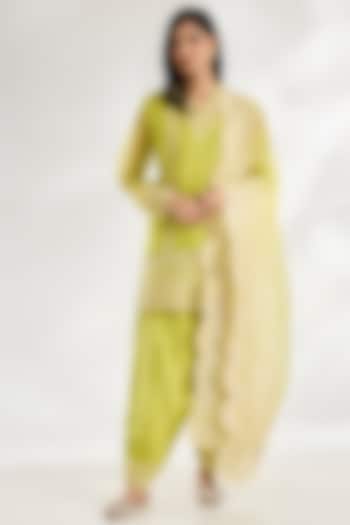 Green Handwoven Chanderi Aari Embroidered Kurta Set by TORANI at Pernia's Pop Up Shop