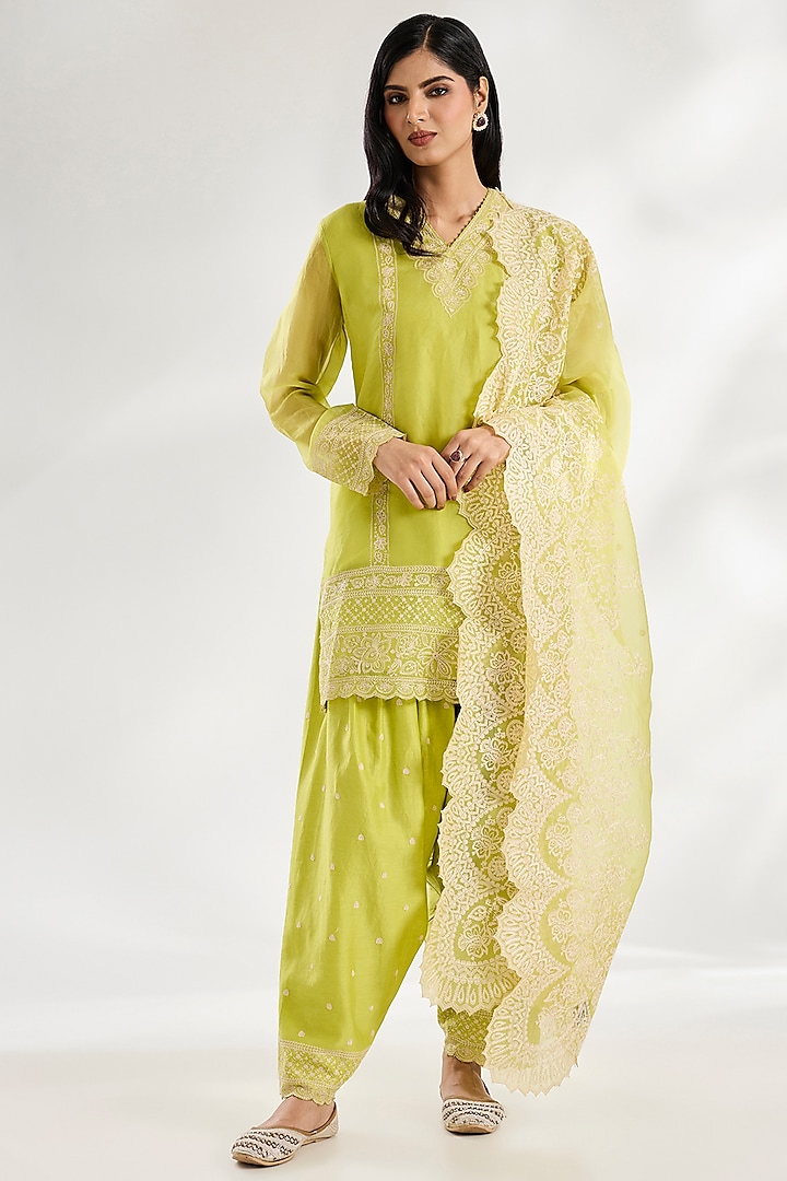 Green Handwoven Chanderi Aari Embroidered Kurta Set by TORANI at Pernia's Pop Up Shop