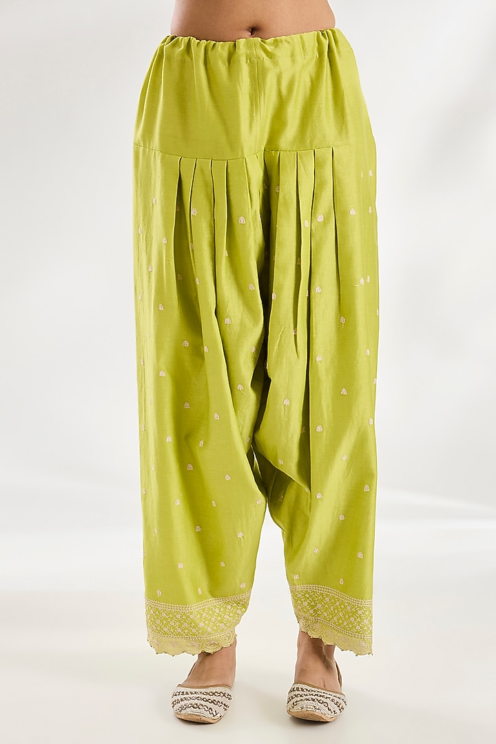 Green Handwoven Chanderi Aari Embroidered Kurta Set by TORANI at Pernia's Pop Up Shop