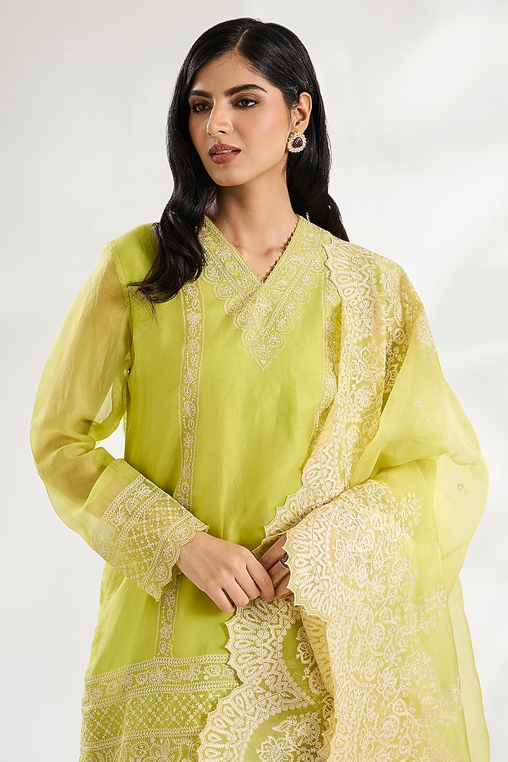 Green Handwoven Chanderi Aari Embroidered Kurta Set by TORANI at Pernia's Pop Up Shop