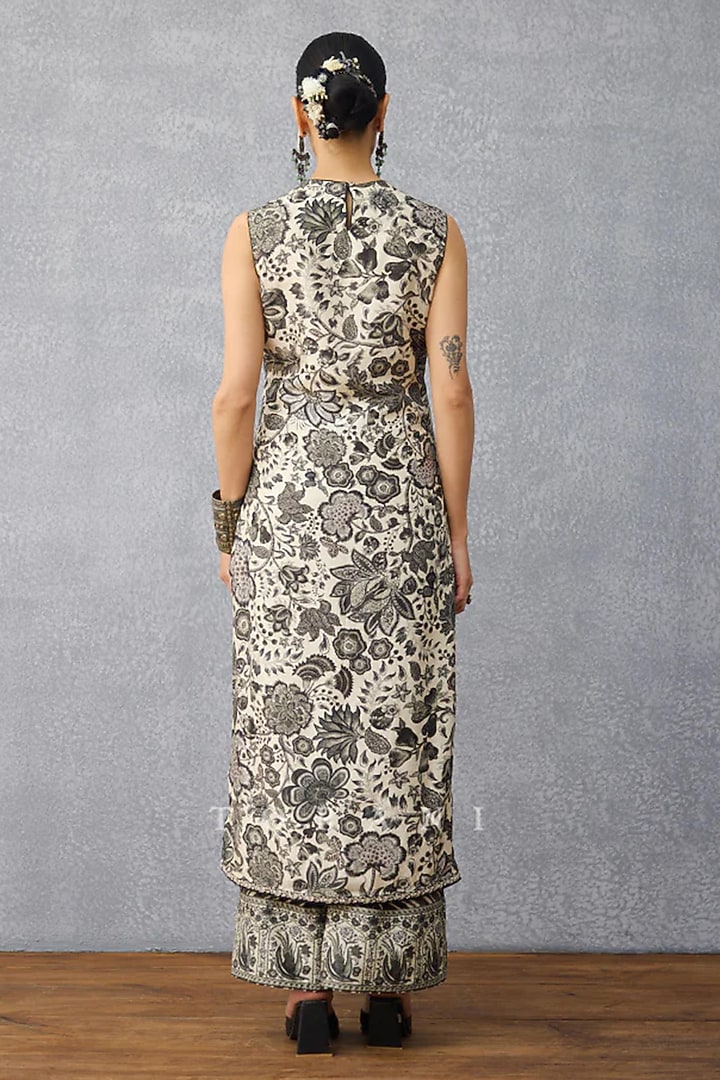 Black & Ivory Georgette Digital Printed Kurta Set by TORANI at Pernia's Pop Up Shop