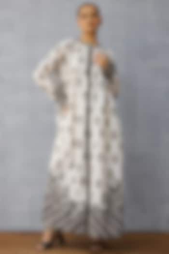 Black & White Linen Digital Printed Kurta Set by TORANI at Pernia's Pop Up Shop