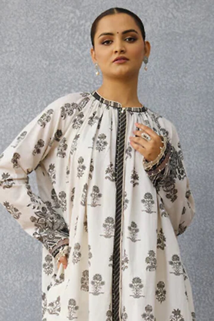 Black & White Linen Digital Printed Kurta Set by TORANI at Pernia's Pop Up Shop