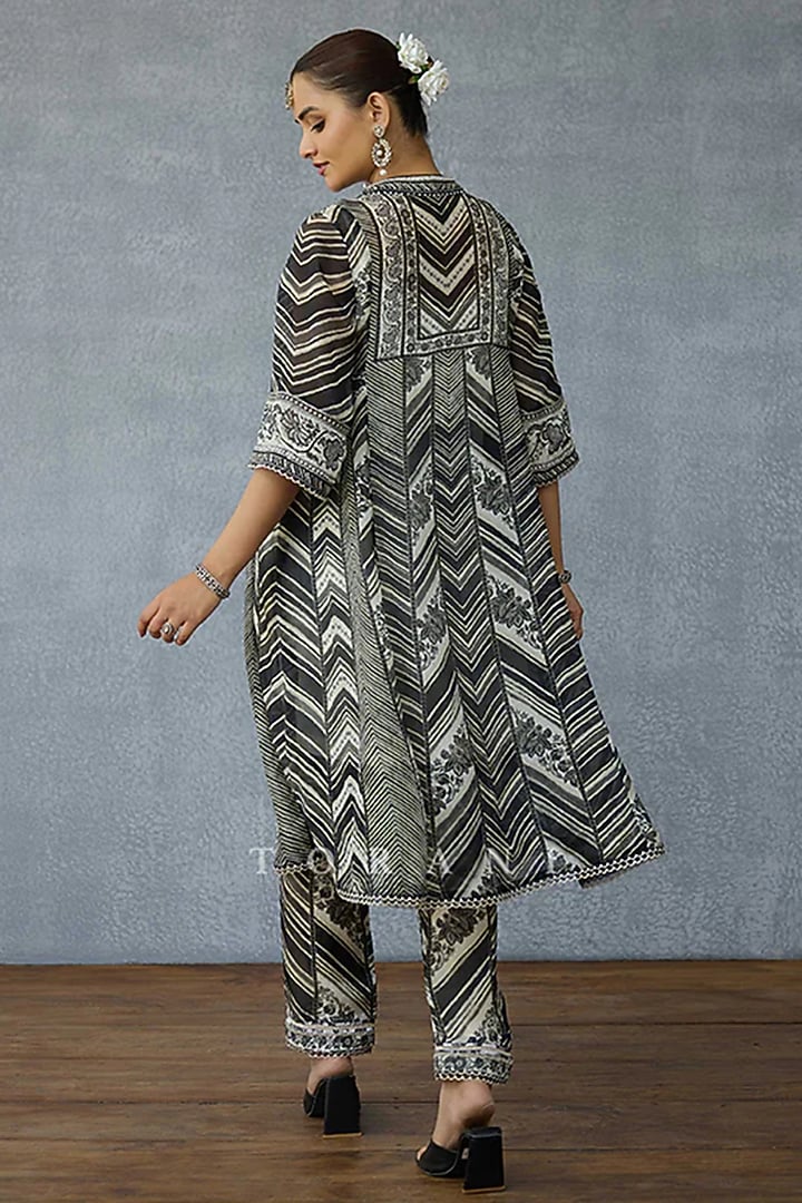 Black & White Silk Crepe Organza Digital Printed Kurta Set by TORANI at Pernia's Pop Up Shop