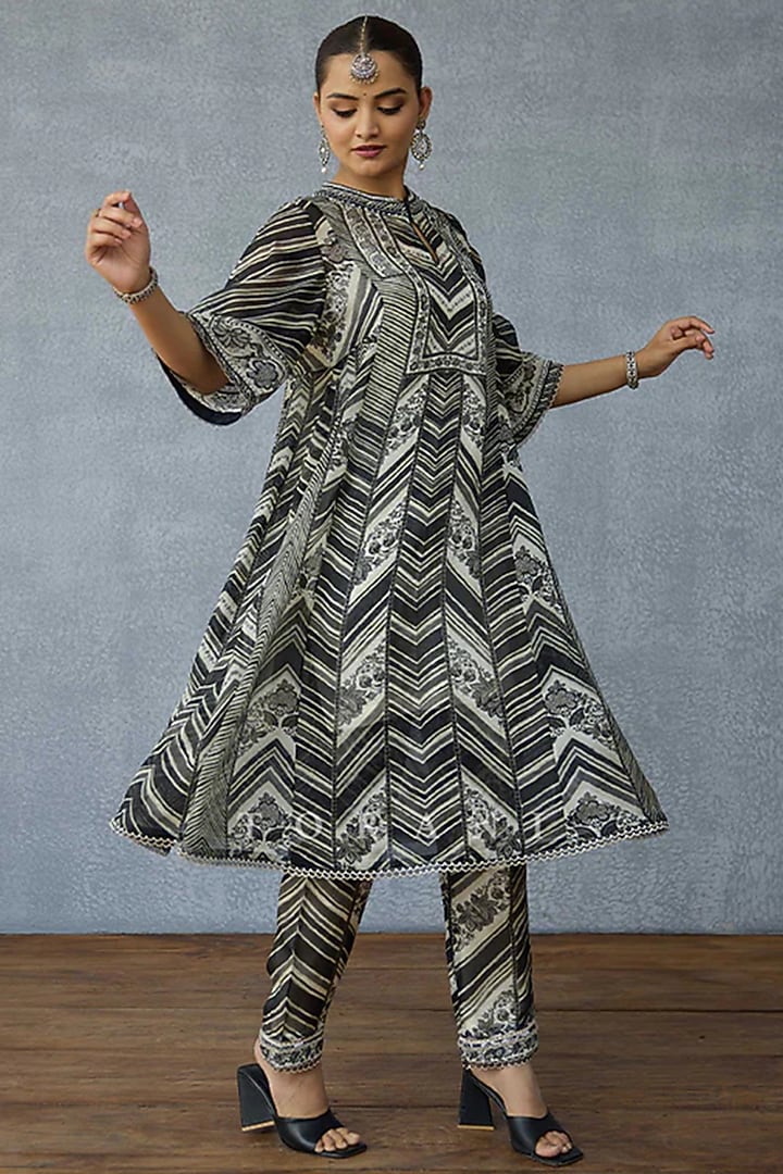 Black & White Silk Crepe Organza Digital Printed Kurta Set by TORANI at Pernia's Pop Up Shop