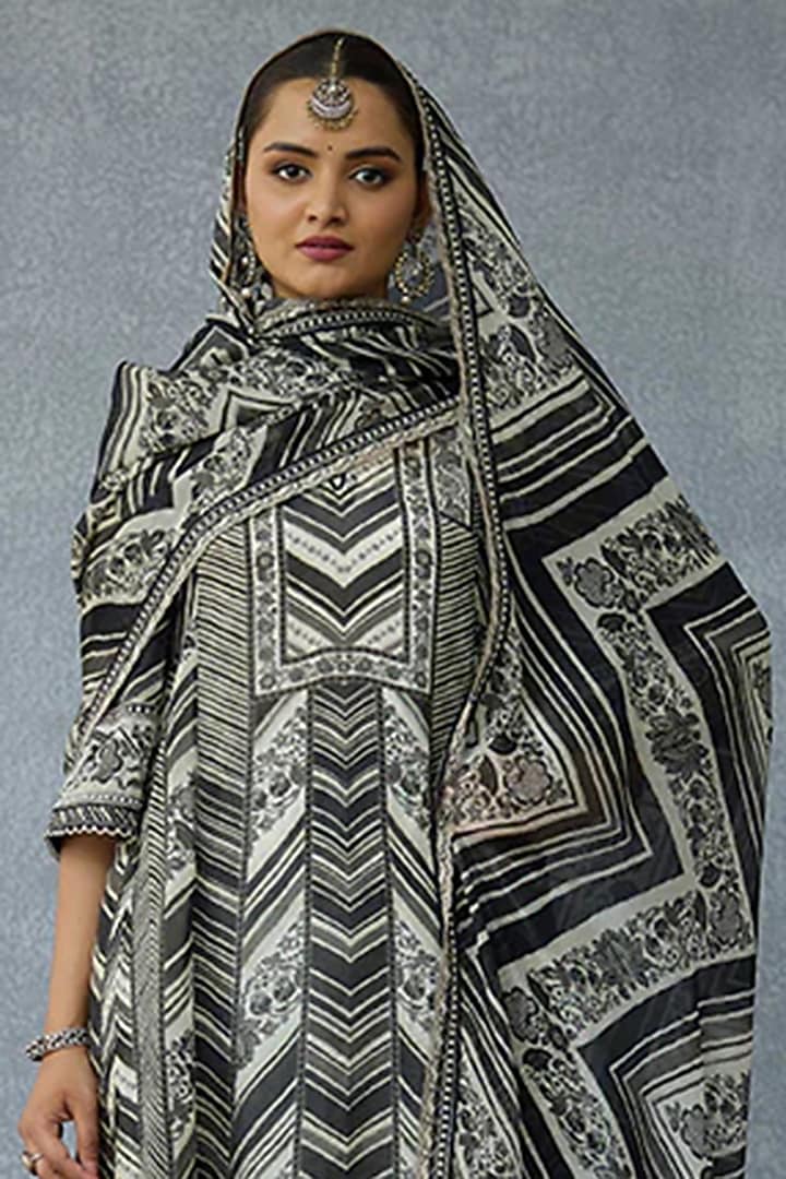 Black & White Silk Crepe Organza Digital Printed Kurta Set by TORANI at Pernia's Pop Up Shop