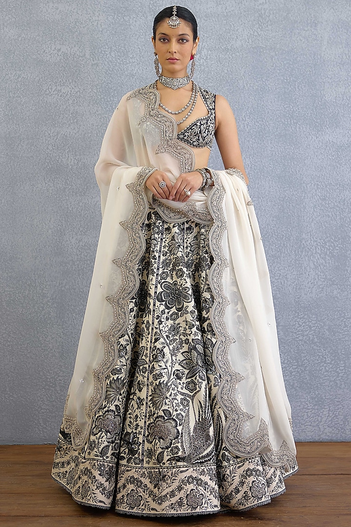 Black & White Jeni Silk Kalamkari Printed Bridal Lehenga Set by TORANI at Pernia's Pop Up Shop
