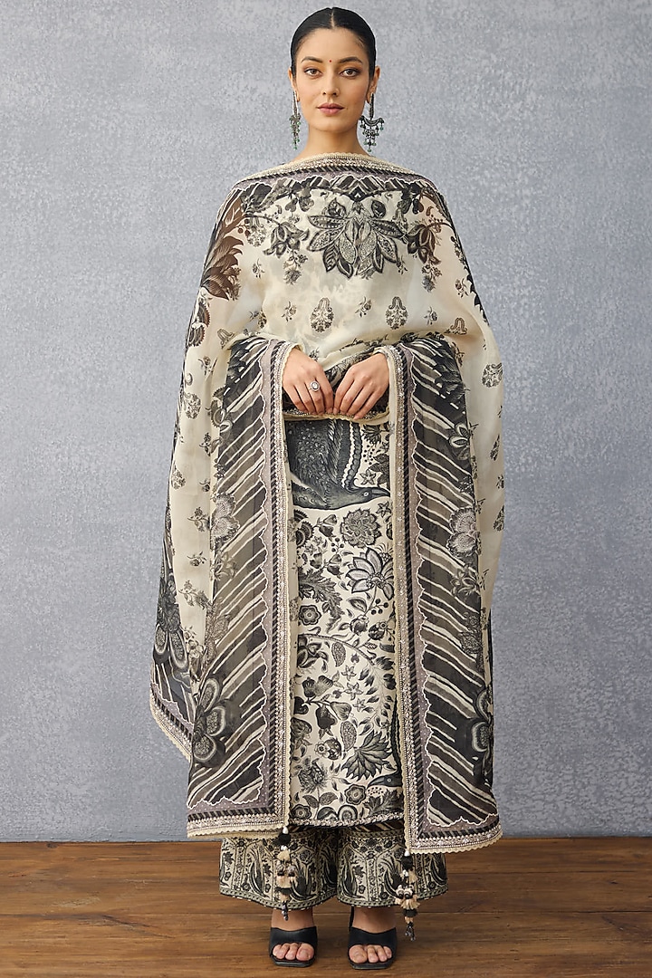 Black & White Raw Silk Floral Printed Kurta Set by TORANI at Pernia's Pop Up Shop
