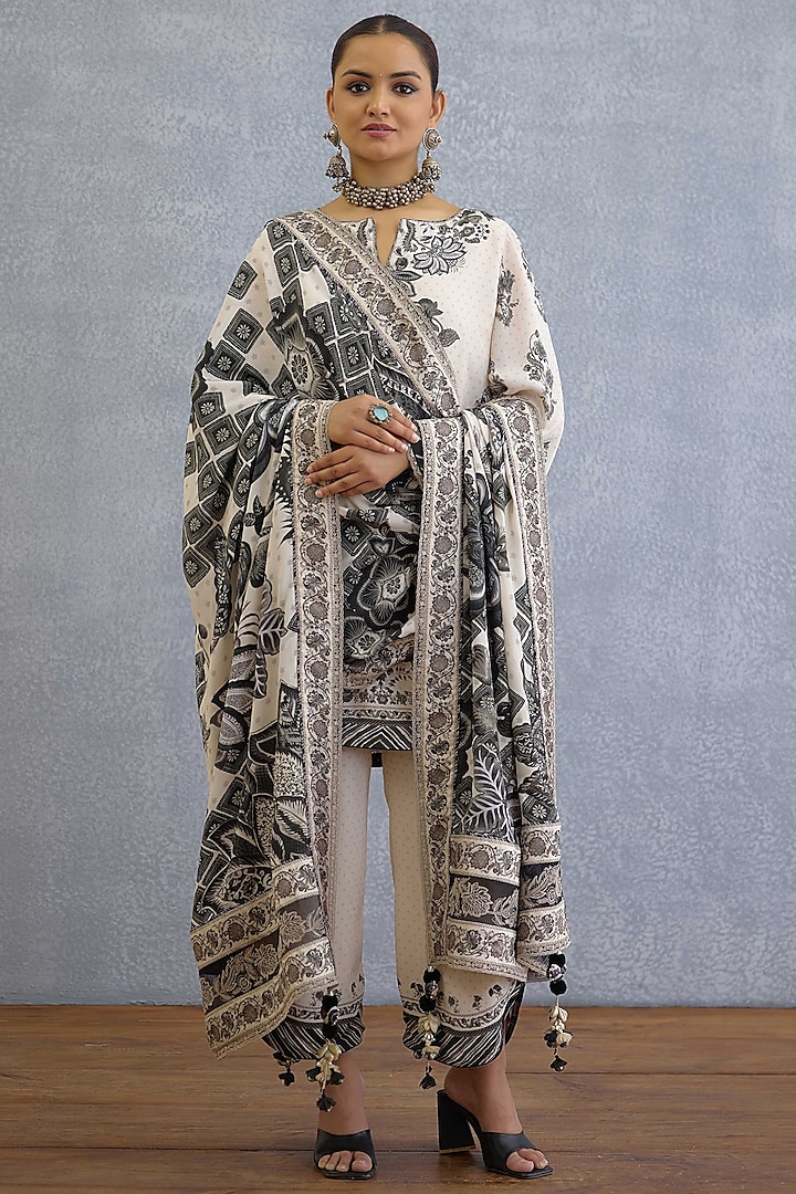 Black &White Silk Crepe Kalamkari Printed Kurta Set by TORANI at Pernia's Pop Up Shop