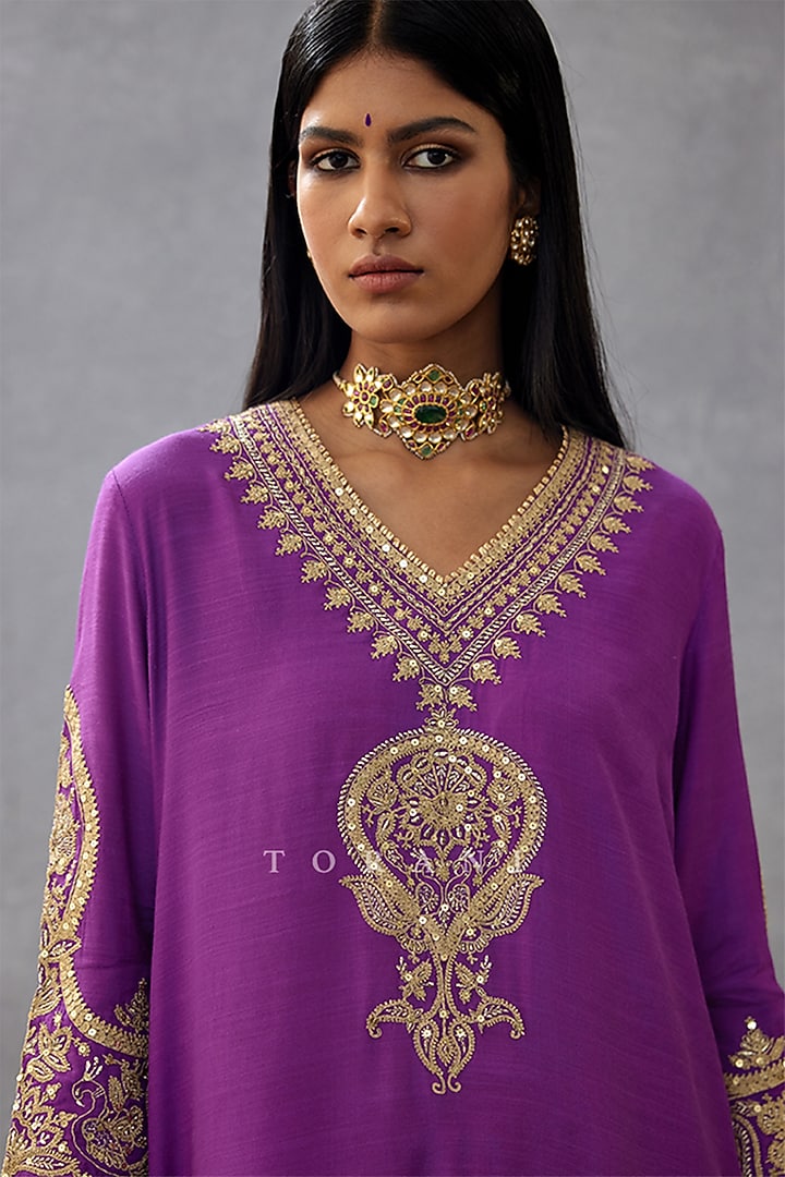 Green - Slub Silk A-Line Plain Kurta with Hand Embroidery 02