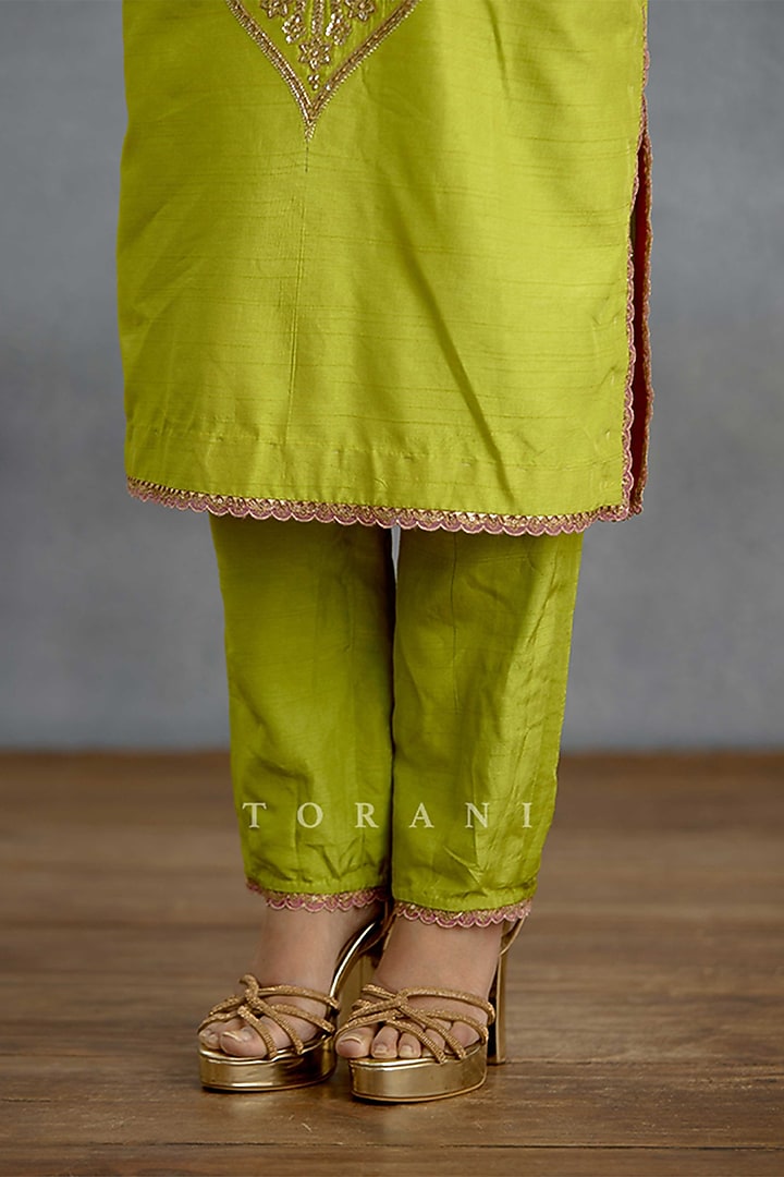 Green Jeni Silk Embroidered Kurta Set by TORANI at Pernia's Pop Up Shop