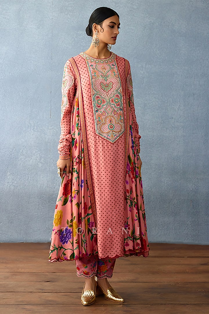 Pink Muslin Silk Digital Printed Kurta Set by TORANI at Pernia's Pop Up Shop