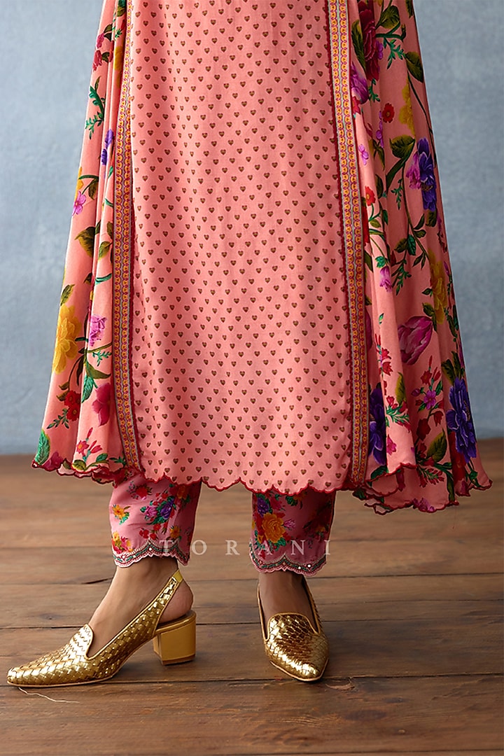 Pink Muslin Silk Digital Printed Kurta Set by TORANI at Pernia's Pop Up Shop