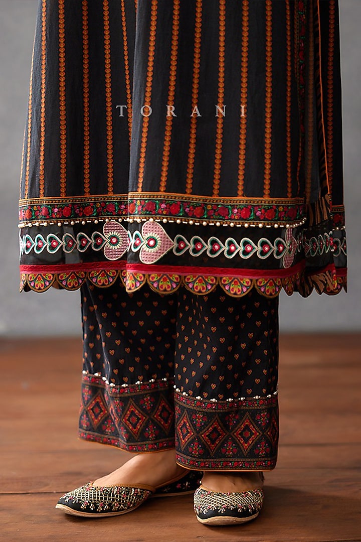 Black Jeni Silk Digital Printed Kurta Set by TORANI at Pernia's Pop Up Shop