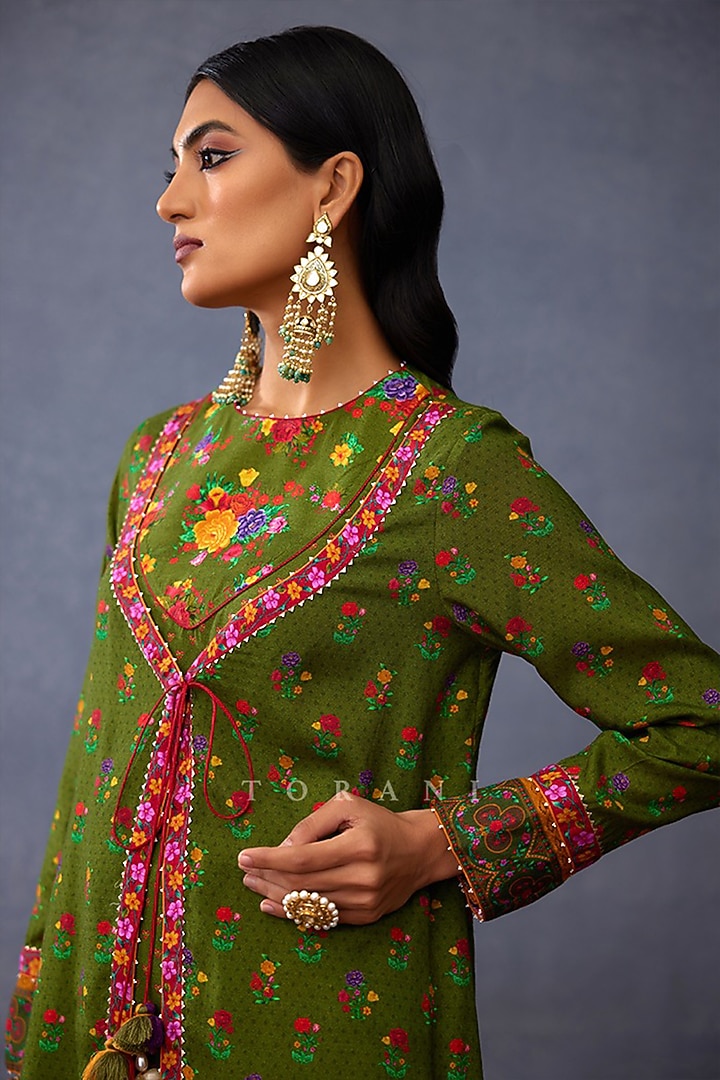 Green Handwoven Chanderi Digital Printed & Embroidered Kurta Set by TORANI at Pernia's Pop Up Shop